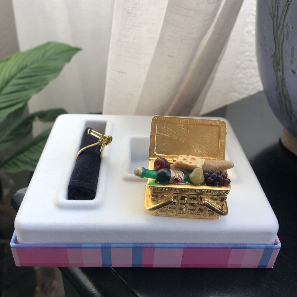 NIB 2002 Estee Lauder Beautiful Picnic Basket Solid Perfume Gold Box Vintage